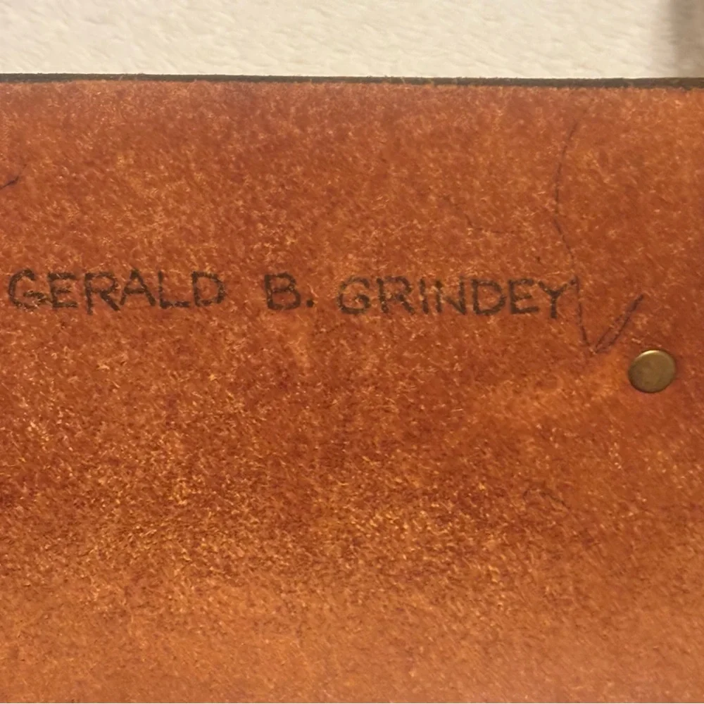 Vintage Leather Flap Over Gentlemen‘S Briefcase Inscribed GERALD B GRINDEY READ